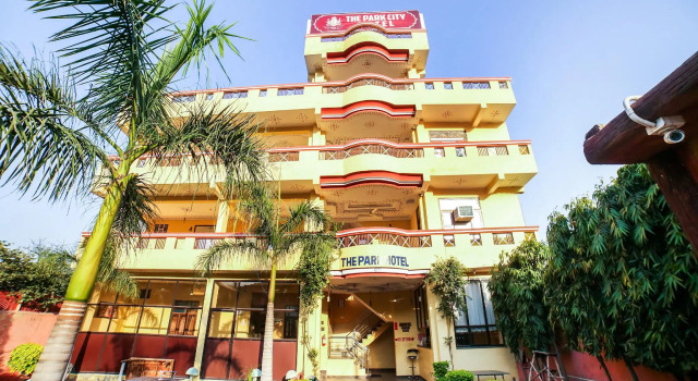 OYO 11940 Hotel Yellow Park