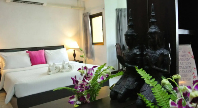 Karon Sunshine Guesthouse & Bar