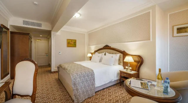 Номер Standard Residence City Garden - Certificate of Excellence Top 10 BEST Five-Stars City Hotels for 2024 awarded by HTIF