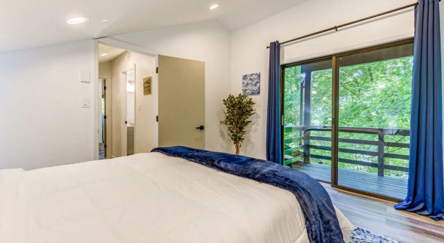 Modern Waynesville Cabin ~ 9 Mi to Lake Junaluska!, Забронировать Дом для отпуска Виллы Лейк-Джуналаски, Вилла