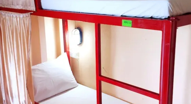 Кровать в общем номере с балконом Hua Hin Euro City Hotel