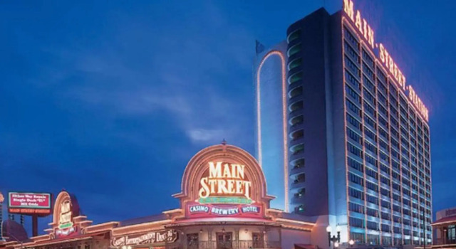 Четырёхместный номер Deluxe Main Street Station Hotel, Casino and Brewery