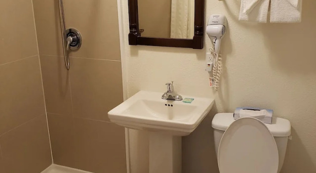 Четырёхместный номер Standard с видом на город Oceanfront Inn and Suites