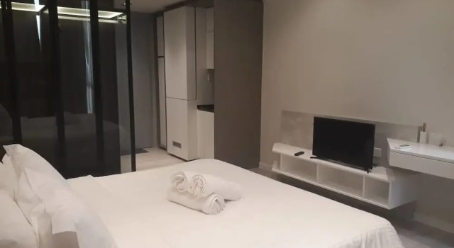 Modern Cozy Rooms by WowHome