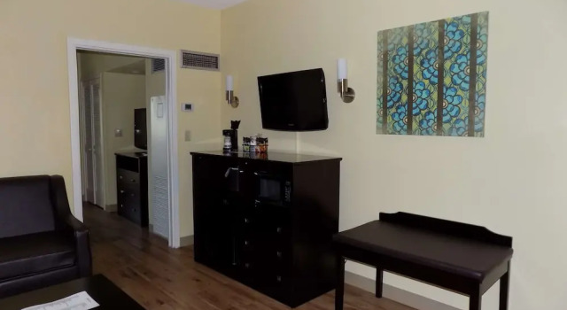 Двухместный люкс с балконом Best Western Plus Deerfield Beach Hotel & Suites