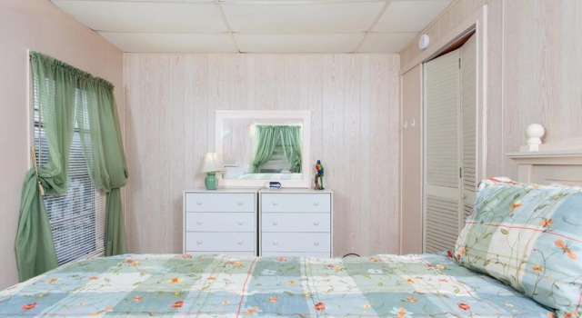 Lazy Lagoon by Vacation Rental Pros, Забронировать Отель Отели в центре Форт-Майерс-Бич, в центре, Парковка