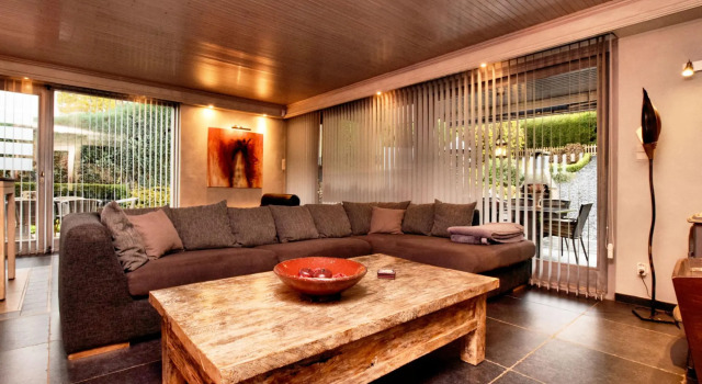 Luxurious Holiday Home with Hot Tub & Sauna in Houffalize