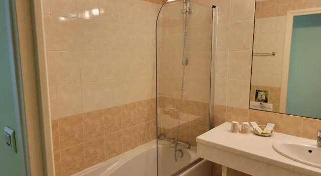 Двухместный номер Standard LAUBERGE DE LOLIVE