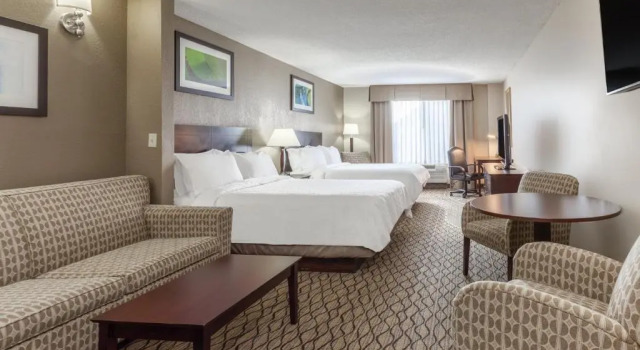 Четырёхместный номер Standard Holiday Inn Express Charles Town by IHG
