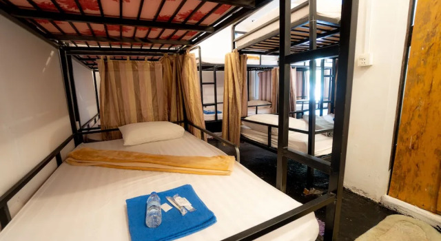 Кровать в общем номере Orchid Resort