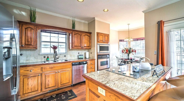 Коттедж Upscale Home w/ Views & Game Room!