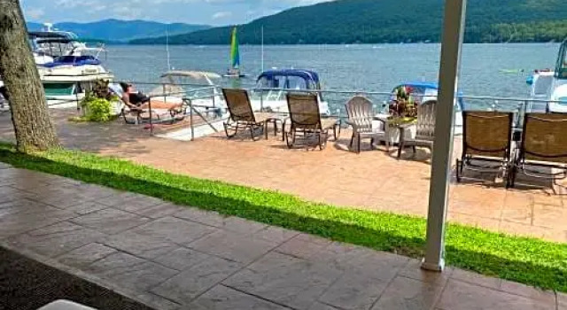 Номер Superior Georgian Lakeside Resort