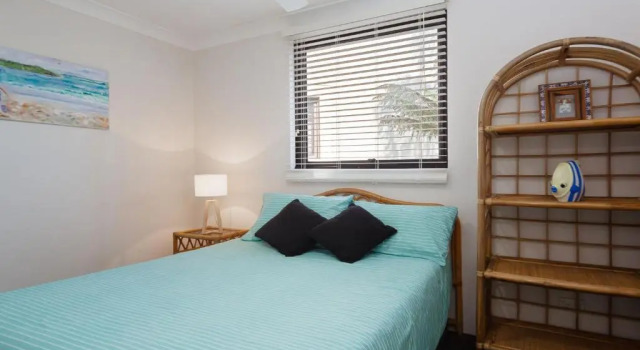 13 'Carindale', 19 Dowling Street - large ground floor unit with pool & tennis court, Забронировать Апартаменты/квартира Нельсон-Бей Port Stephens, рядом с Марина d'Albora