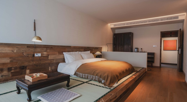 Люкс с балконом и с видом на горы Emeishan XiaoshanQing Luxury Resort
