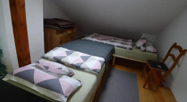 Ferienhaus 13b, Забронировать Отель Бад-Орб Шпессарт, рядом с Пешеходный маршрут для хождения босиком