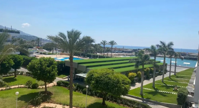 Stunning Sea Front Chalet In Tripoli, Prenota Chalet Tripoli 