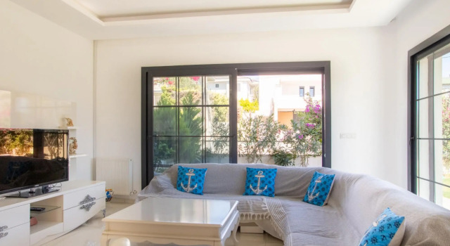 Sleek Villa with Private Pool and Garden in Cesme, Забронировать Вилла Коттеджи Чешме, рядом с Cesme Bus Terminal, Коттедж