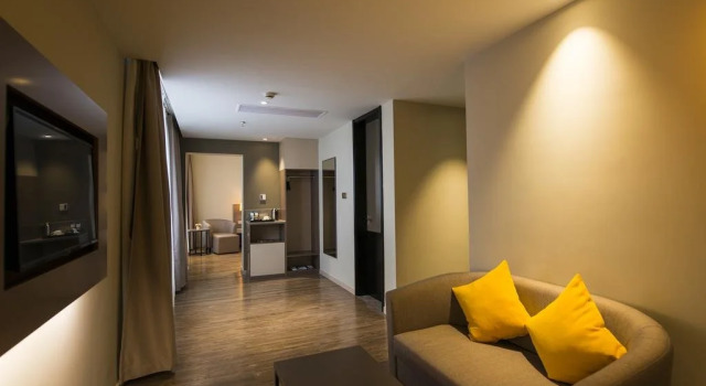 Home Inn Plus Hangzhou Wanda Plaza Motor City