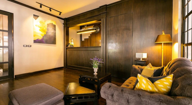Your Private Oasis Stylish 2br With Spacious Living Room and Pool Access