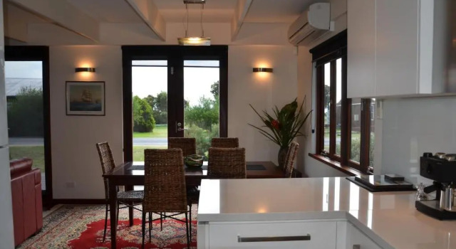Коттедж Yolla Beach House