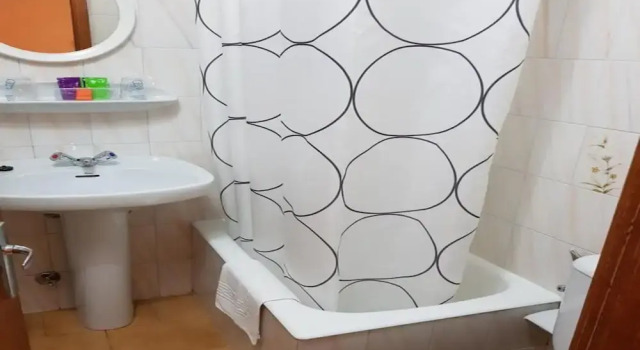 Room-welcoming Double Room With Private, Prenota Affittacamere Luarca 