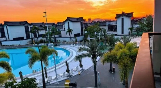 Кровать в общем номере Baichen Wenquan Courtyard House