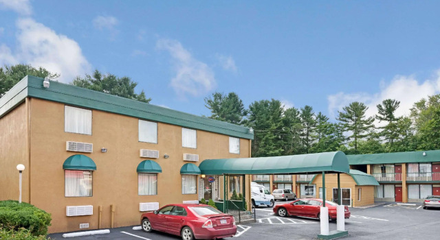 Кровать в общем номере Travelodge by Wyndham Beckley