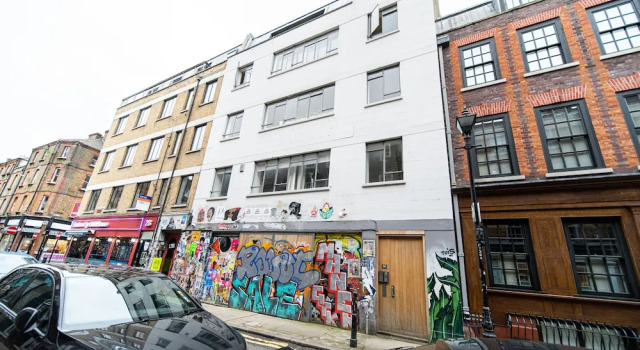 Exquisite 2400sqft 3 Bed Brick Lane Pad