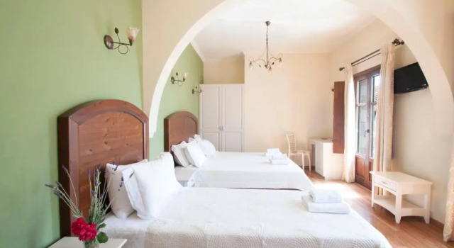 Трёхместный номер Standard Areos Polis Boutique Hotel