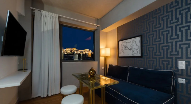 Семейные апартаменты с балконом Downtown Athens Lofts by Raise