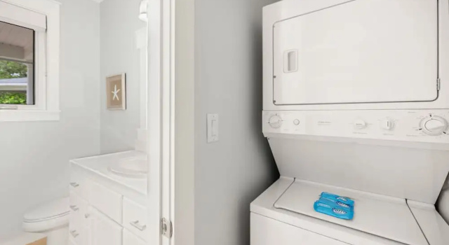 Коттедж 1322 Laurel Grove 3 Bedroom Home by RedAwning