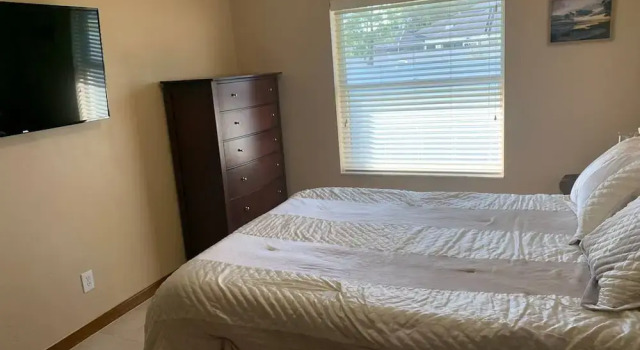 King BED Hottub Palm Coast