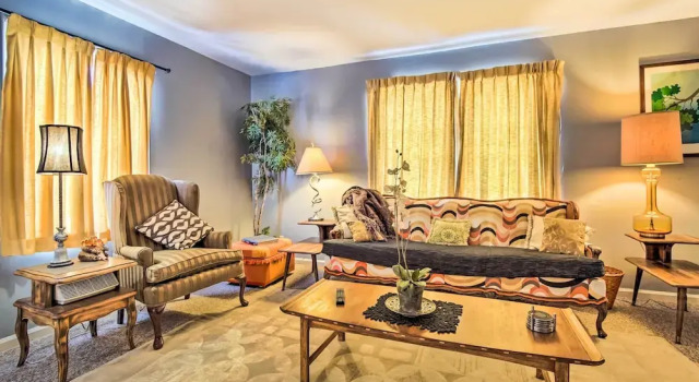 Artsy Getaway ~ 8 Miles to Downtown Kansas City!, Book Vacation Home Kansas City Kansas