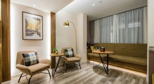 Люкс Homeinn Plus Hotel (Nanjing Railway Station Xuanwu Lake)