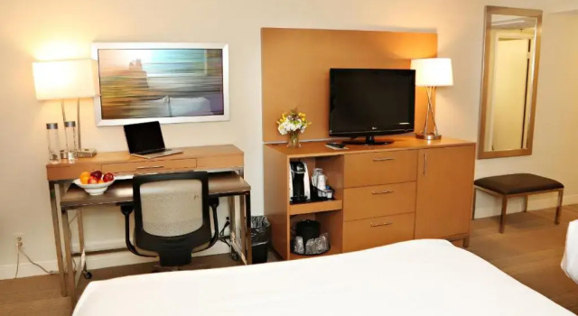 Двухместный люкс enVision Hotel & Conference Center Mansfield-Foxboro