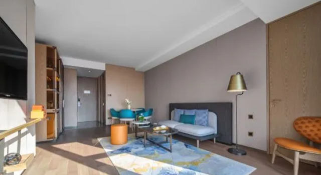 Люкс Vignette Collection Hangzhou Huaxia Center Hotel by IHG