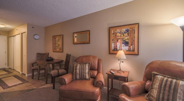 #1596 Awesome Ski-in Studio - Fantastic Mountain Views in Breckenridge, Rezerwuj Hotel Hotele w Vail Ski z parkingiem, Parking