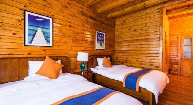 Кровать в общем номере с видом на сад Fisher island Seaview Hot Spring Resort