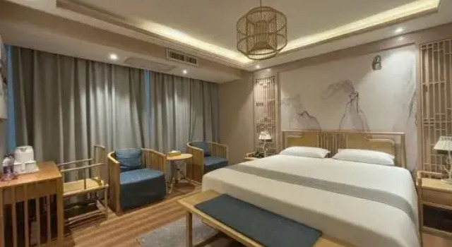 Люкс Deluxe Caitong Hotel (Urumqi Hongshan Park Times Square)
