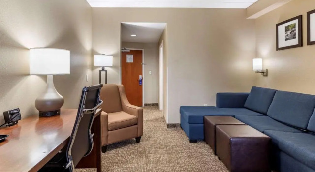 Люкс Comfort Suites Manchester near Arnold AFB