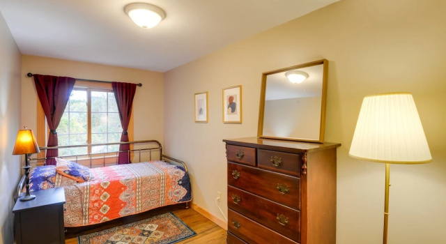 Charming Putney Home: Porch, Grill & Hiking Trails, Buchen Sie Ferienhaus  