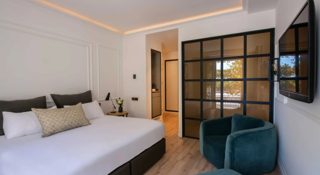 Двухместный номер Deluxe с балконом и с красивым видом из окна Serras Barcelona