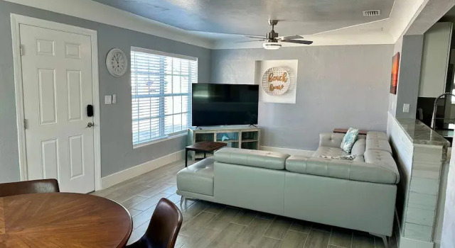 Lil Lavender House in Fort Myers Beach, Забронировать Отель Отели в центре Форт-Майерс-Бич, в центре