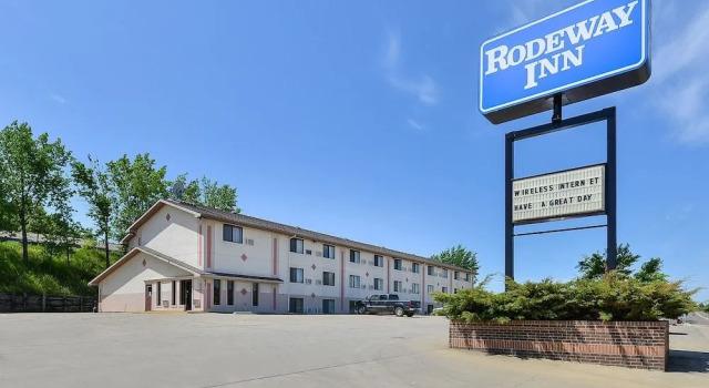 Rodeway Inn, Забронировать Отель Дикинсон Theodore Roosevelt National Park, рядом с Государственный университет Дикинсона Художественная галерея