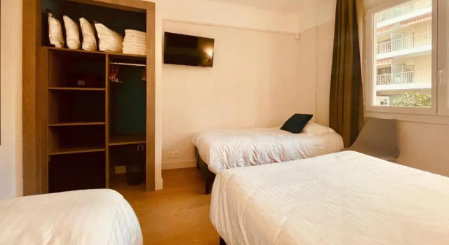 Четырёхместный номер Economy Hotel Courbet