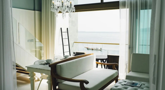 Люкс Мансарда с 2 комнатами с балконом The Beach Samui