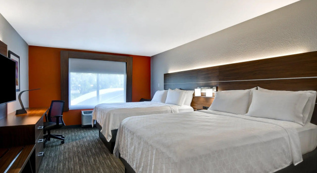 Четырёхместный номер Standard Holiday Inn Express Hotel & Suites Anderson I-85 - HWY 76, Exit 19B by IHG