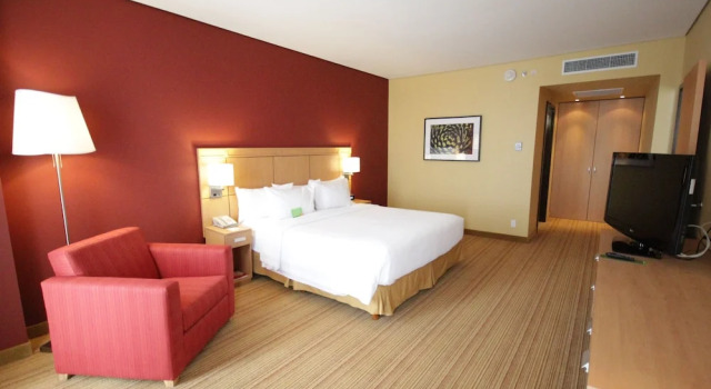 Люкс Courtyard by Marriott Leon at The Poliforum