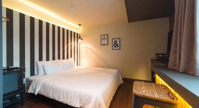 Camera Deluxe Hotel Bridge