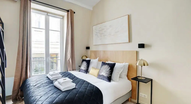 Cottage With 2 Rooms in Batignolles, Забронировать Дом для отпуска Виллы Парижа, рядом с Вокзал Сен-Лазар, Вилла